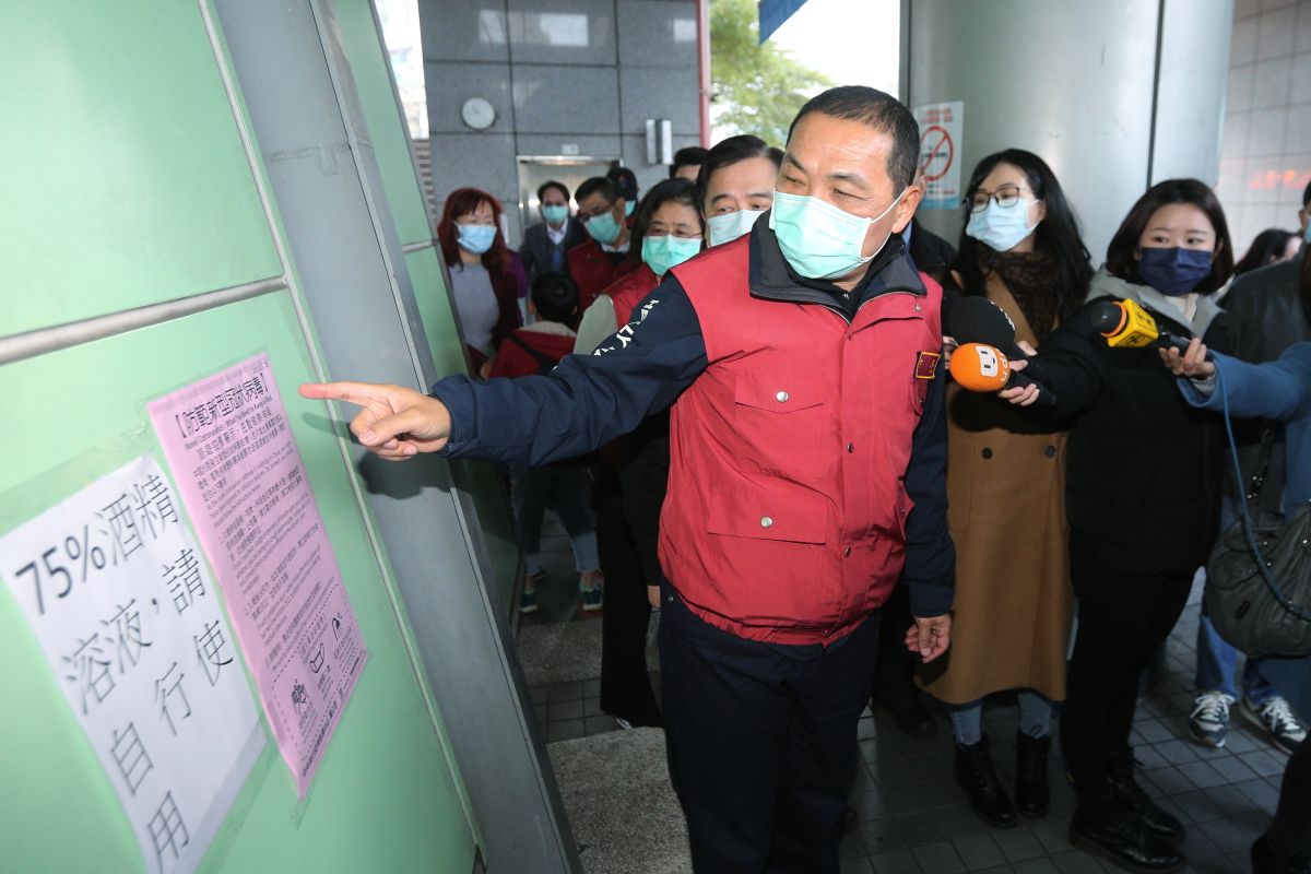 ▲針對國內口罩供應短缺，許多假消息造成人心浮動及民眾恐慌，侯友宜責令警察局務必針對假消息傳播嚴格查辦。（圖／新北市新聞局提供）