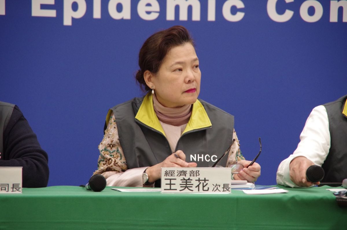 ▲經濟部次長王美花回答徵用醫療級口罩相關問題。（記者趙毓琪攝）
