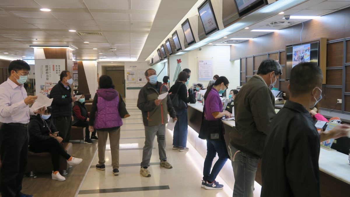 ▲面臨武漢肺炎的威脅，醫院內每人都戴口罩。（圖／記者陳雅芳攝，2020.01.30）