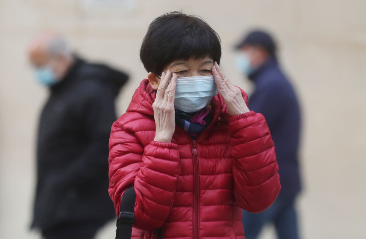 ▲武漢新型冠狀病毒肺炎疫情嚴峻，鄰近的亞洲國家掀起一股搶購口罩的浪潮，中國大陸更有許多省市祭出封城、限時外出的措施，希望盡可能防堵疫情繼續擴散。（圖／美聯社／達志影像）