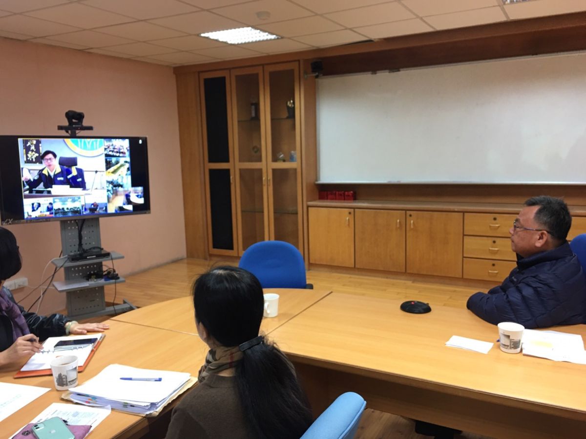 ▲行政院召開縣市防疫視訊會議，澎湖賴峰偉要求中央在澎湖機場、港口增設紅外線體溫測量儀遭到陳其邁否決，賴霸氣說中央不給地方自己花錢買。（圖／澎湖縣政府提供）