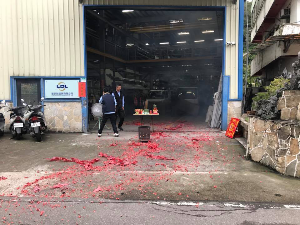 開工拜拜示意圖。（圖／翻攝自APPLE 高雄旗艦店 (SINYA 欣亞數位)粉專）