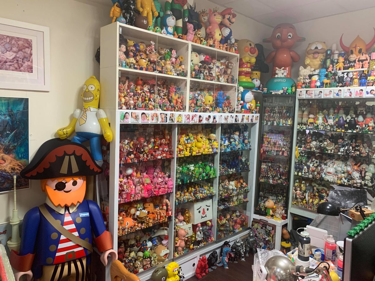 ▲信義居家建議公仔可利用層櫃分類擺放，讓居家環境宛如電影場景。(圖／公仔達人奶油隊長提供）