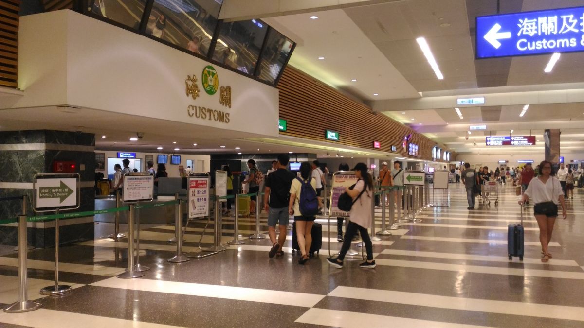 ▲財政部關務署強調，台商出國工作也是只能攜帶5盒口罩出境。（圖／財政部提供）