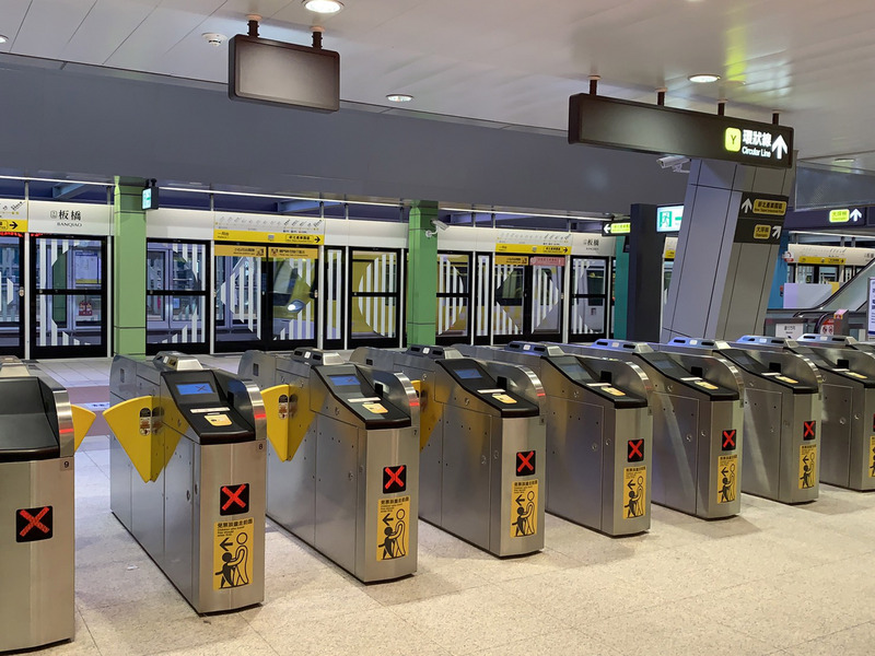 新北捷運環狀線第一階段19日開放免費試乘，新北市政府捷運工程局統計，試乘首日搭乘人數約達5萬5000人次。中央社記者葉臻攝109年1月19日