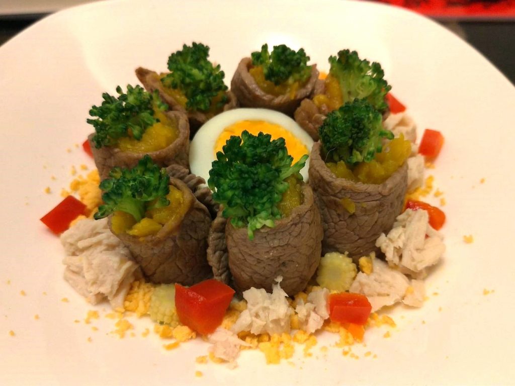 狗狗DIY年菜「花開富貴」（圖／寵毛網）