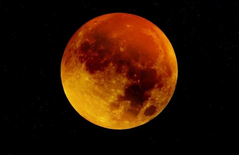 ▲11月8日天空出現「血月」。（示意圖／Pixabay）