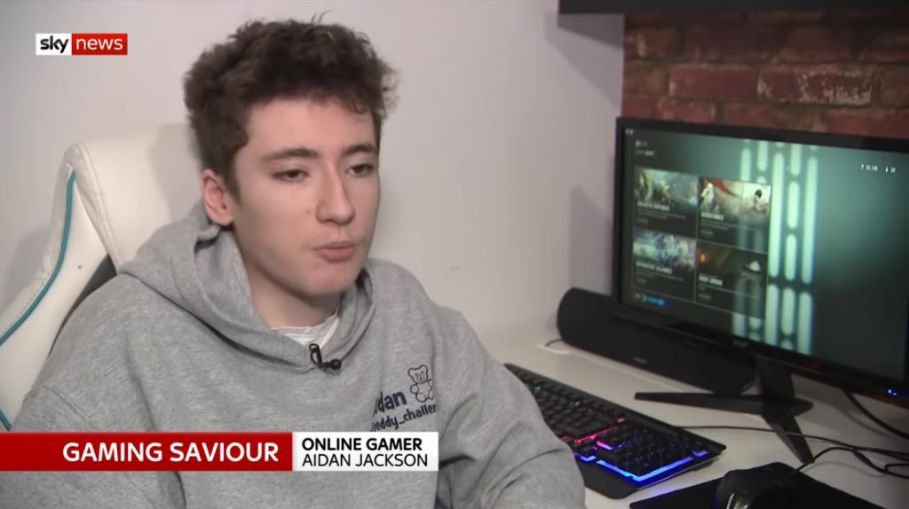 英國少年「艾登」突發癲癇昏迷，美國德州少女跨洋急電英國警方救回一命。   圖：翻攝自Youtube