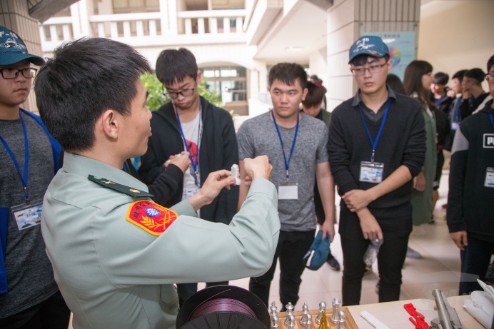 菁英專案首站訪陸官　學子體驗官校生活
