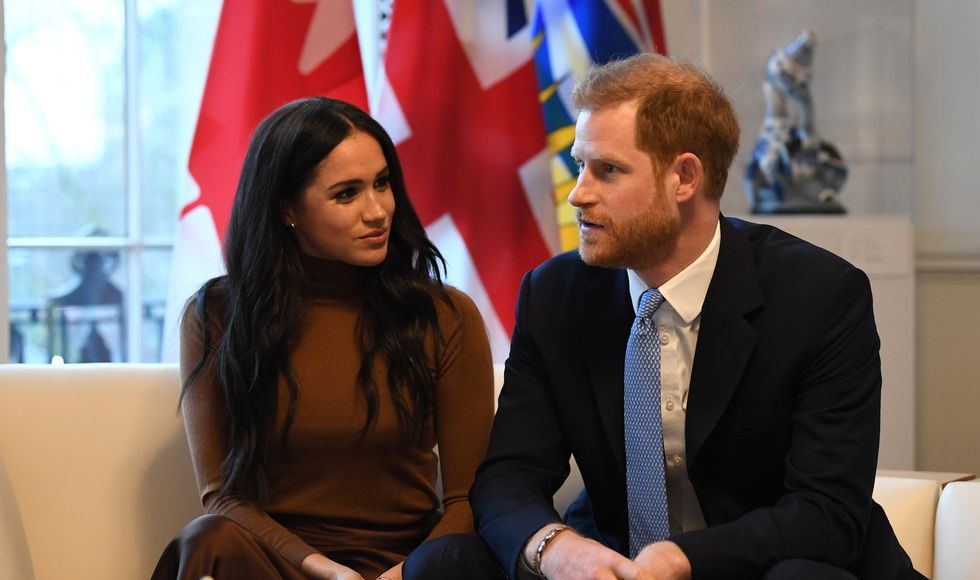 ▲梅根與哈利接受媒體訪談，淚訴被皇室拋棄。（圖／Bazaar）