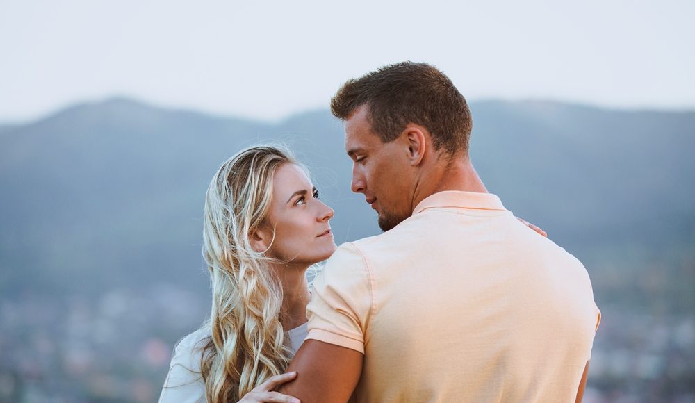  ▲感情最跌破眼鏡的癡情靈數前三名代表。（圖／Shutterstock）