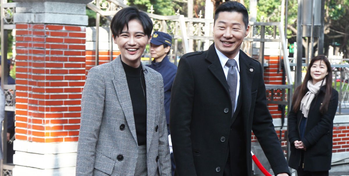 民進黨立委賴品妤跟她的前上司、無黨籍立委林昶佐。 (圖/記者葉政勳攝)