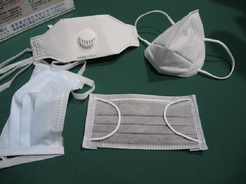 ▲「口罩復活法的」 1 步驟，那就是「將口罩平放，雙面用紫外線照射半個小時就可以了」。（示意圖／ NOWnews 資料庫）