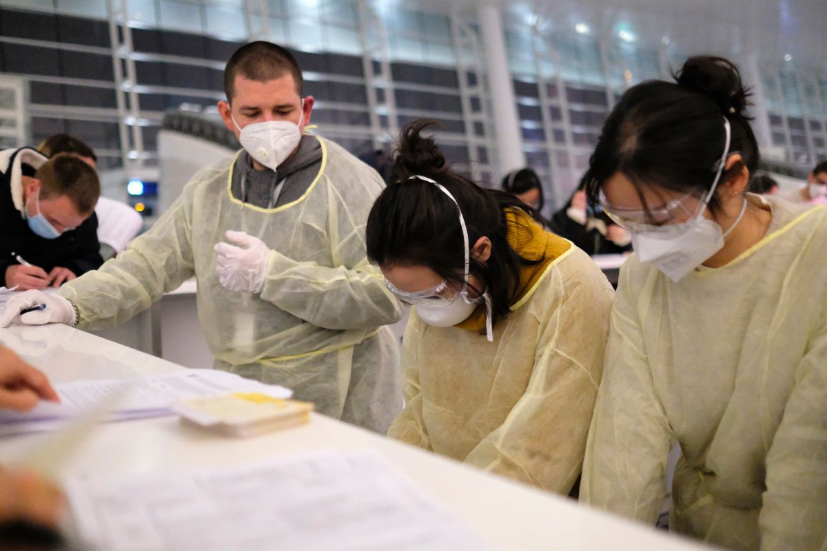 ▲武漢肺炎疫情失控，至 2 月 2 日死亡人數已達 304 人。（圖／美聯社／達志影像）