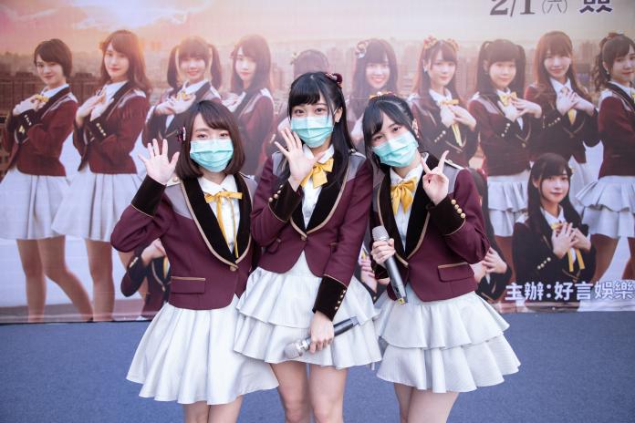 ▲AKB48 Team TP成員潘姿怡、冼迪琦和劉曉晴因為從港澳回台，在簽唱會只能全程戴口罩。（圖／好言娛樂提供）
