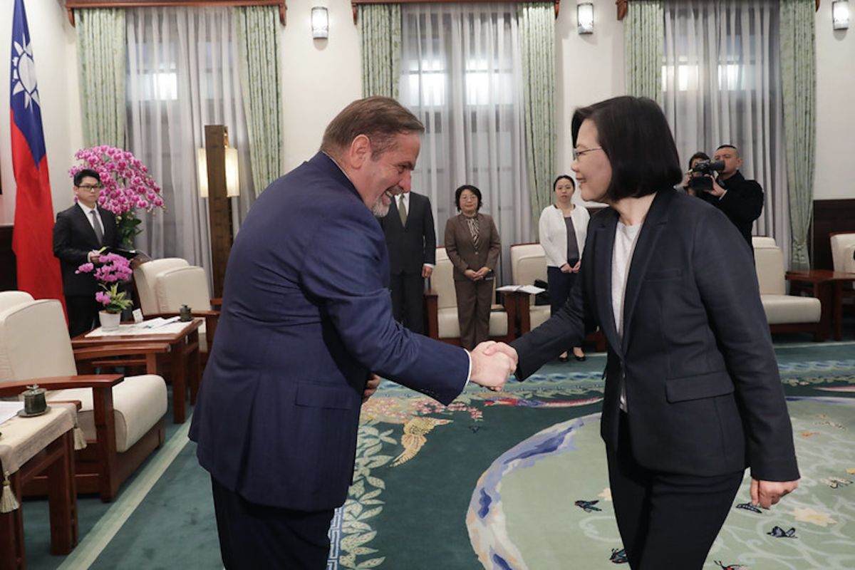 ▲蔡英文3日接見歐洲在臺商務協會(ECCT)理事長尹容(Giuseppe Izzo)。（圖／總統府提供）