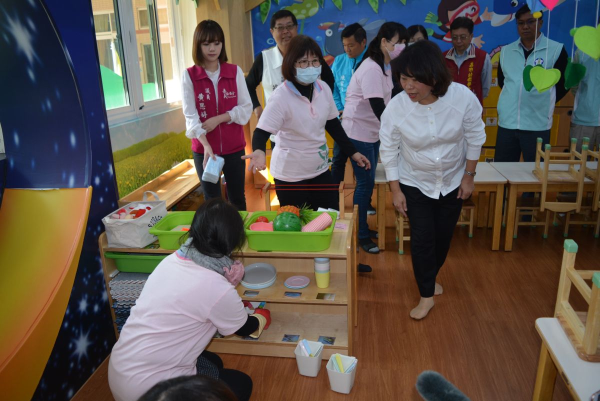 ▲黃敏惠市長前往市立吳鳳幼兒園視察校園防疫措施。（圖／記者郭政隆攝影2020.2.3）