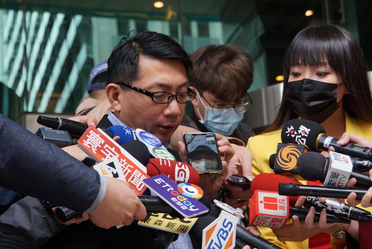 ▲武漢肺炎疫情延燒，全球各國防疫不敢大意，然而日前首批武漢返台包機名單卻出現爭議，其中一名乘客更爆出確診新型冠狀病毒，防疫出現大破口，各界將矛頭指向居中協調的湖北台灣同胞返台救援會長、國民黨中央委員徐正文。（圖／記者呂炯昌攝, 2020.2.3）