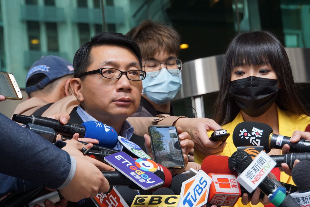 湖北武漢台胞返鄉後援會徐正文表示，首批滯留武漢台商200人預計2日晚返台。（圖／記者呂炯昌攝, 2020.2.3）