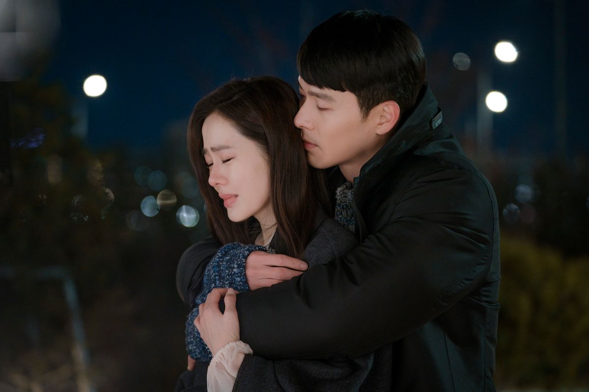 ▲孫藝真（左）劇中大展中文實力。（圖／Netflix）