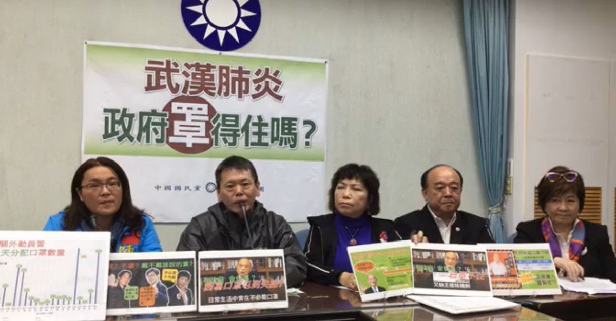 國民黨團召開記者會，對實名制表達贊同，但對於口罩的使用規範、時機，希望政府多宣導、有統一說法。 (圖/翻攝國民黨團臉書)