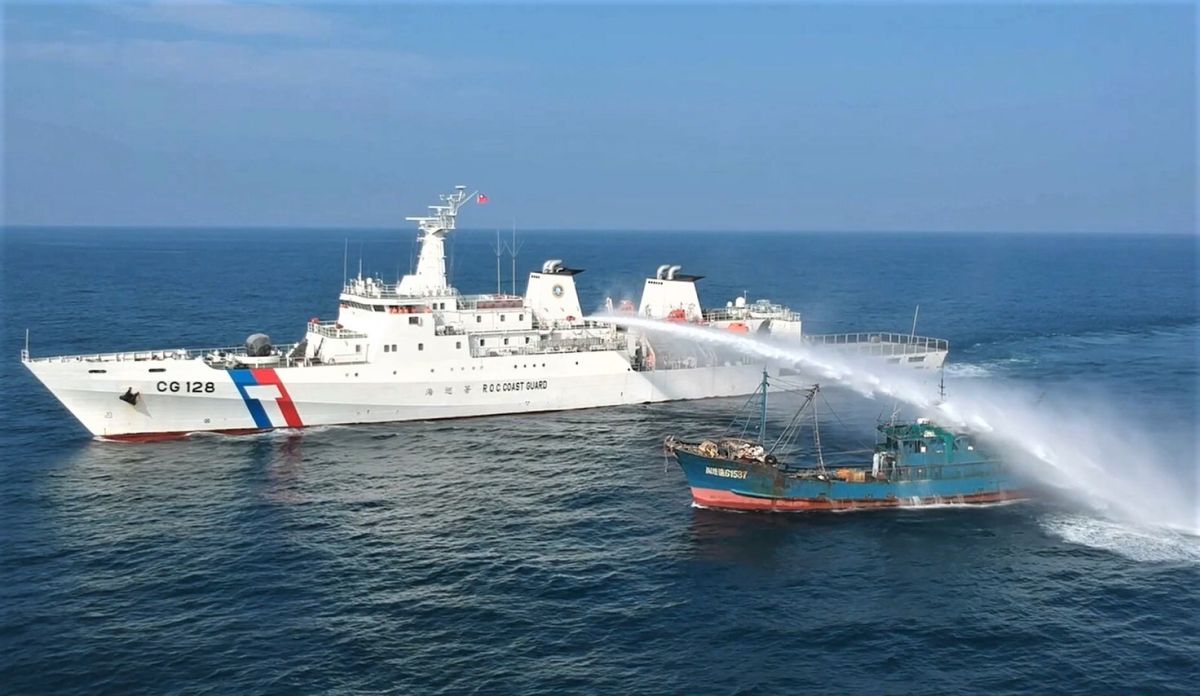 ▲艦隊分署4日起將調派2艘大型巡防艦「偉星號」、「巡護七號」進駐澎湖南、北海域值勤，希望能將疫情阻絕於海上，同時維護澎湖海域的漁業資源免受破壞。（圖／澎湖海巡隊提供）