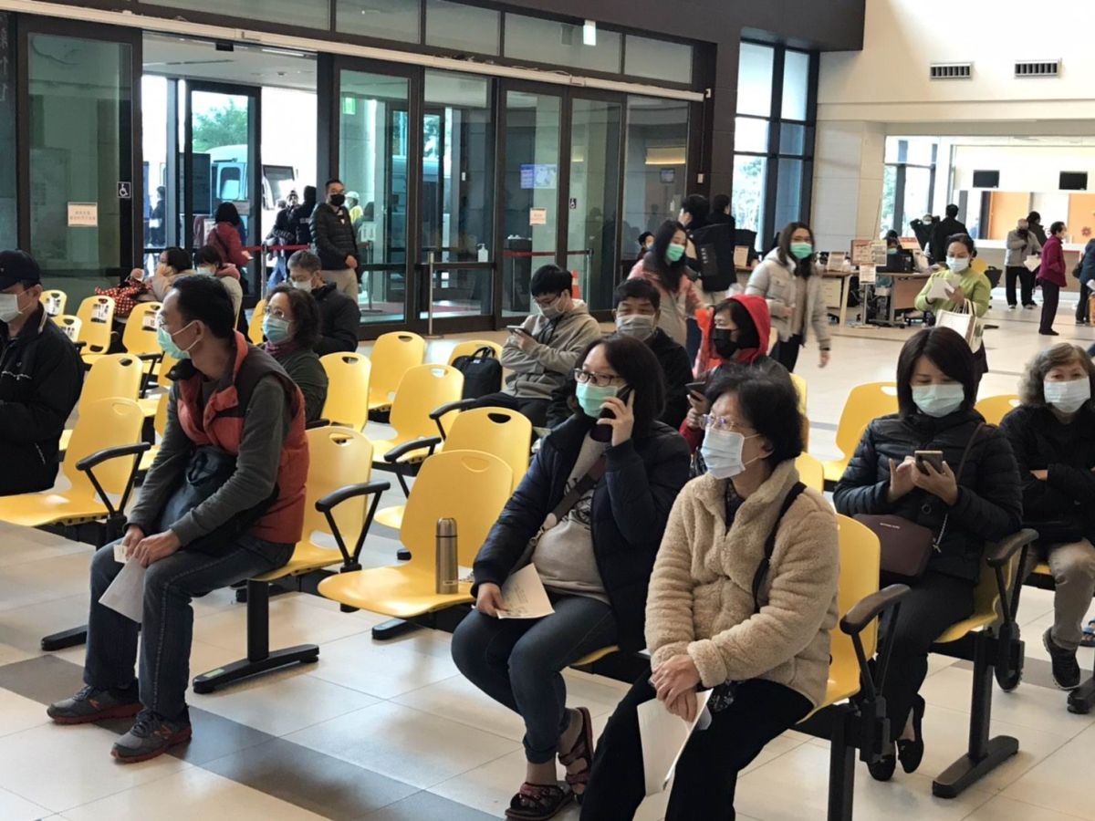 ▲民眾就醫沒有口罩，宜縣府協調醫院優先提供。（圖／記者李清貴翻攝,2020.02.04)
