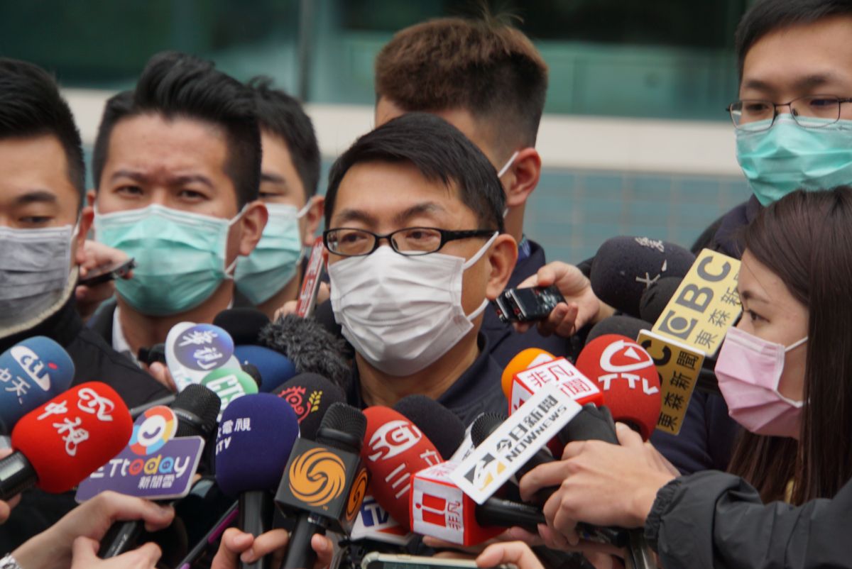 ▲首批武漢台人包機於 3 日返台，卻爆出乘客名單爭議，甚至有人被確診為武漢肺炎，防疫出現大破口，而居中聯繫的台商救援會長徐正文也遭到外界質疑。（圖／記者呂炯昌攝, 2020.2.4）