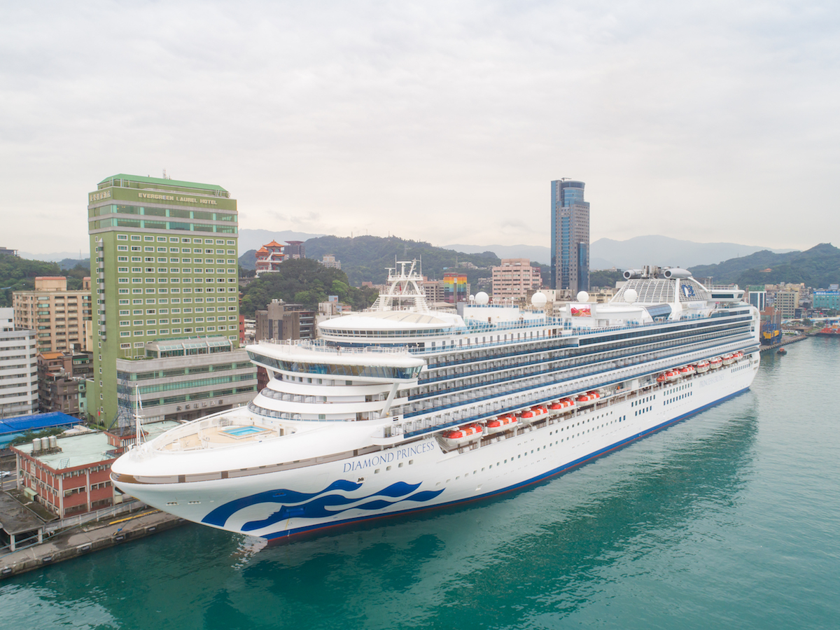 ▲在橫濱進行離岸檢疫的公主遊輪「鑽石公主號」，傳出有 10 人呈現新型冠狀病毒陽性反應。（圖／公主遊輪）