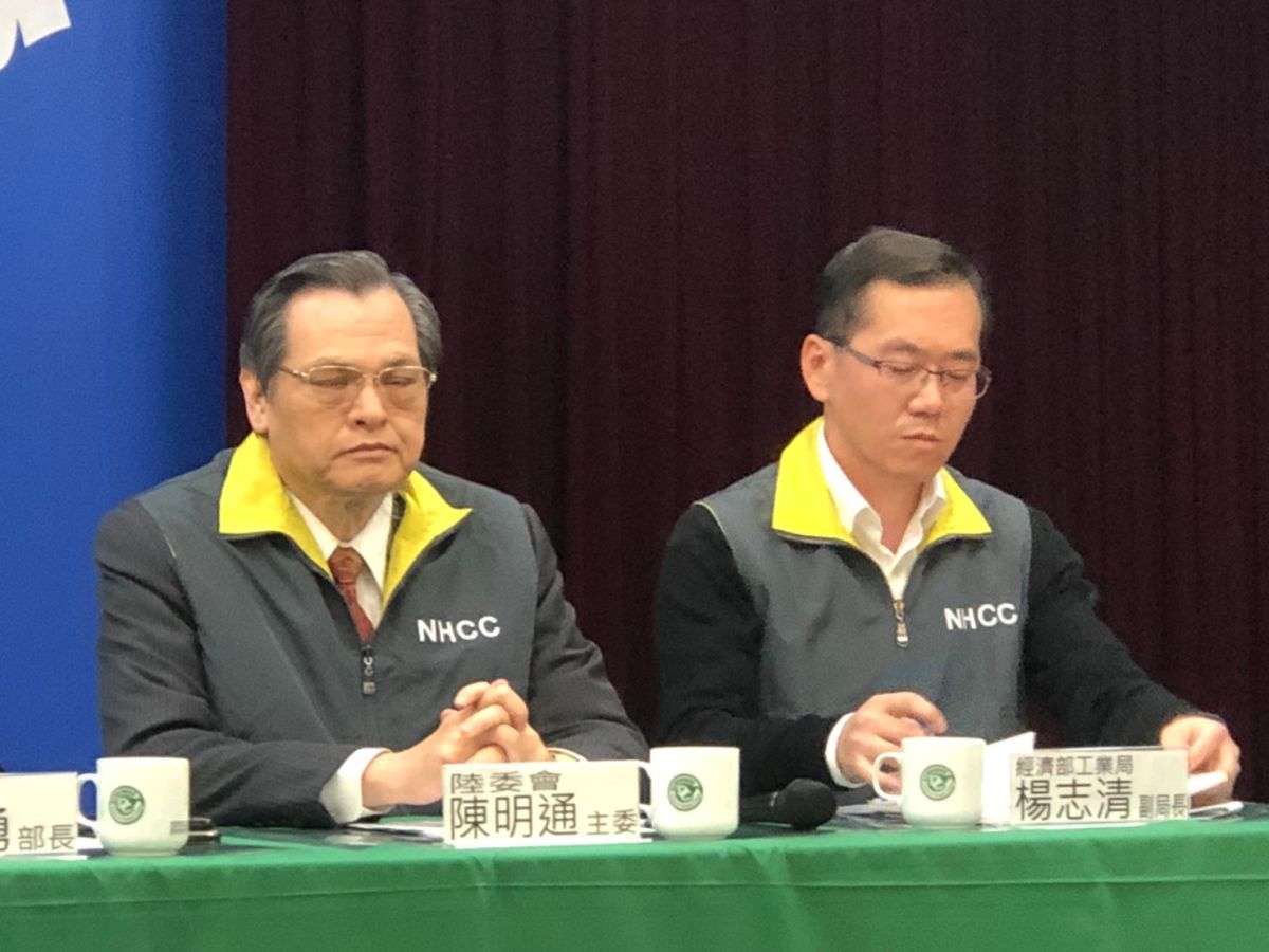 ▲陸委會陳明通主委今（5）日下午參加中央流行疫情指揮中心召開的記者會。（記者劉雅文攝）