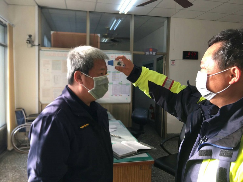 ▲東勢分局春節前採購一批口罩防空污 ，武漢肺炎爆發後派上用場（圖／警方提供）