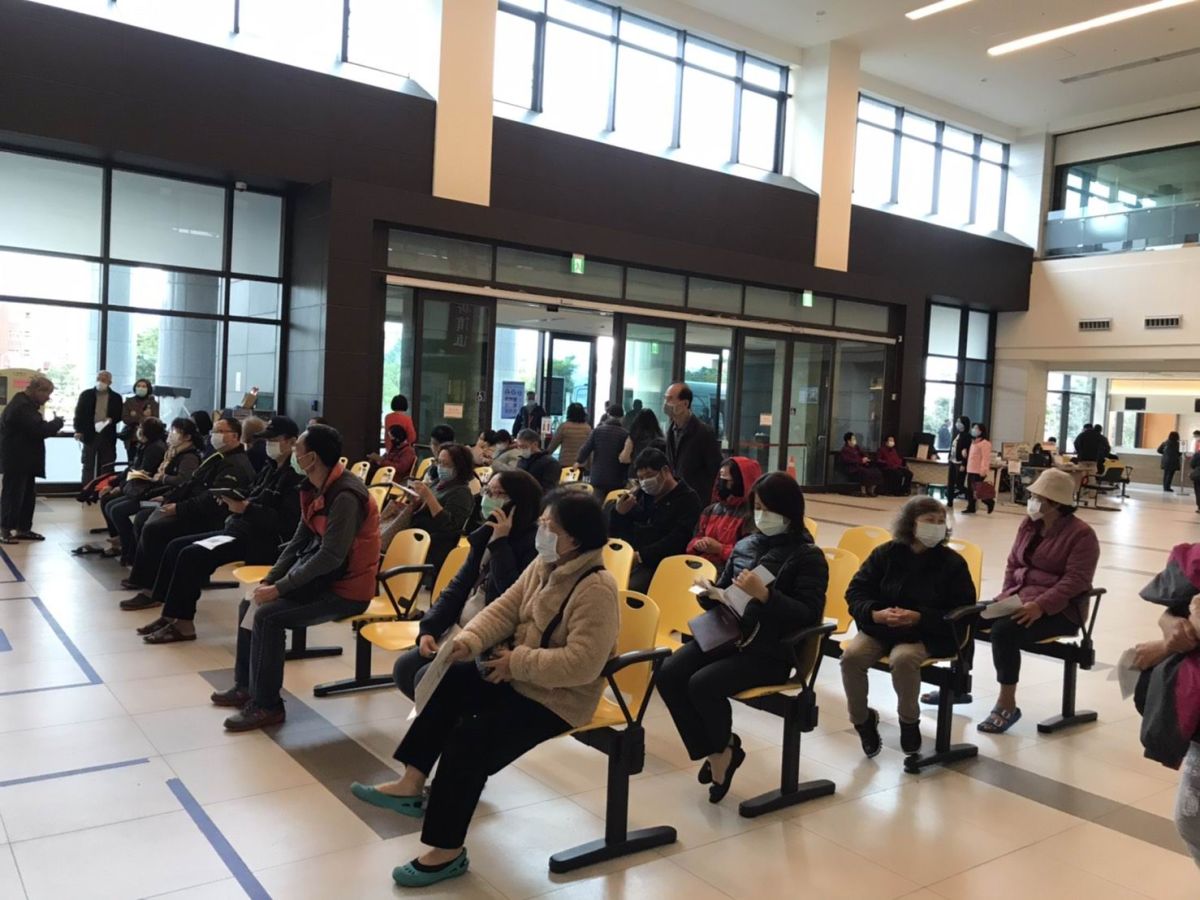 ▲口罩使用時機應著重在「看病、陪病、探病以及有呼吸道症狀者」。（圖／記者李清貴攝,資料照)