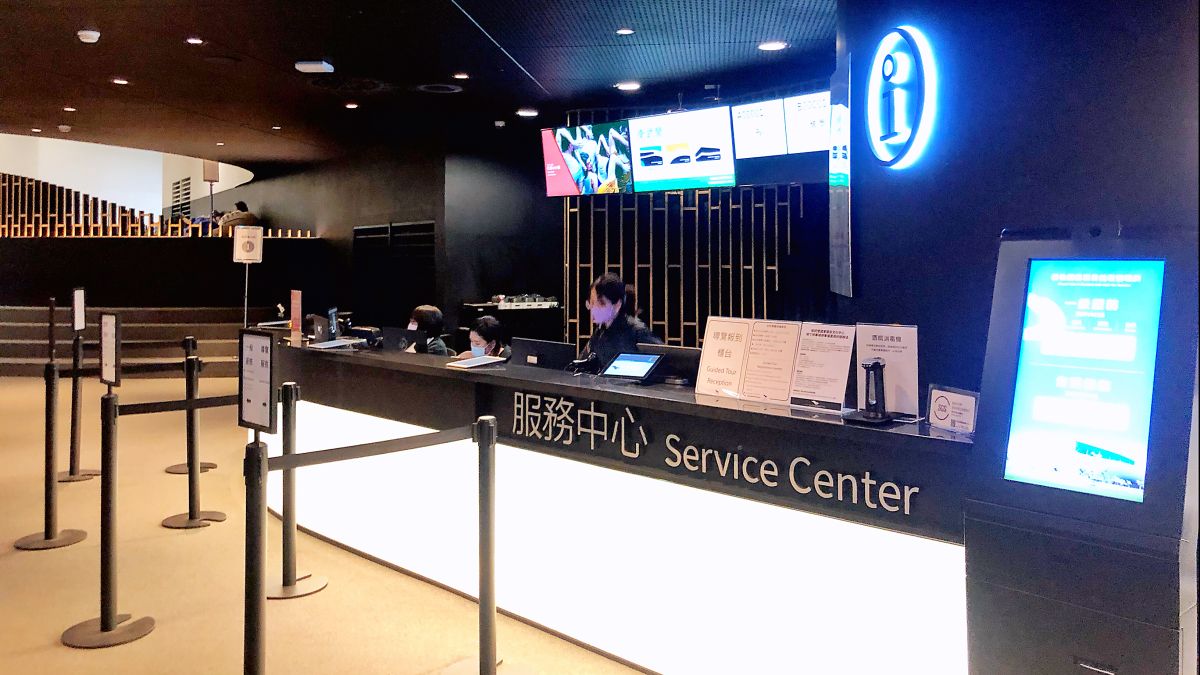 ▲ 藝文場館全面加強防疫，工作人員實施量體溫、戴口罩、定期消毒等防疫工作。（圖／記者陳美嘉攝）