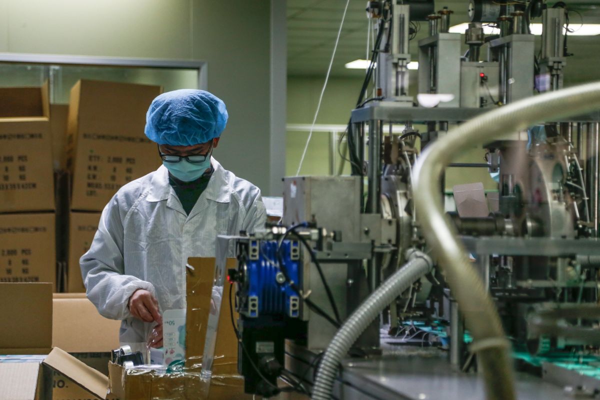 ▲國軍投入口罩生產，仍緩不濟急。（圖／記者陳雅芳攝，2020.02.05）