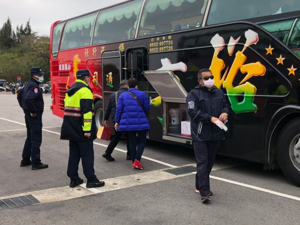 ▲新北市一對夫妻4天前從廈門返台，今上午違反居家檢疫規定，竟搭國內線航班抵達金門水頭碼頭，打算循小三通前往廈門。（圖／記者蔡若喬攝,2020.2.6）