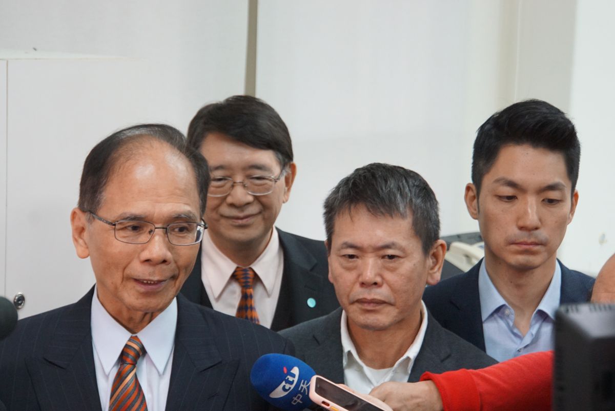 ▲新任立法院長游錫堃（左）7日與民進黨團總召柯建銘、立法院秘書長林志嘉共同前往拜會國民黨團。（圖／記者呂炯昌攝, 2020.2.7）