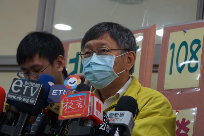 ▲戴口罩時機惹議，台北市長柯文哲表示，我是醫生，在專業上不要懷疑我。（圖／記者呂炯昌攝, 2020.2.7）