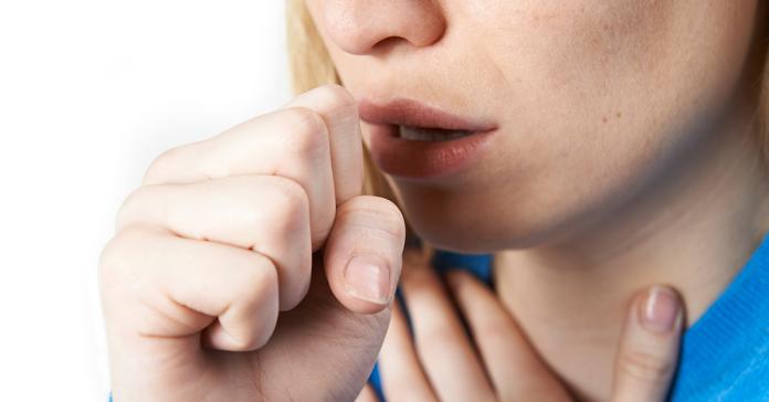 ▲鼻過敏症狀除了打噴嚏及鼻塞以外，也有可能咳嗽不止，因此治療應該先從過敏問題下手。（圖／ingimage）