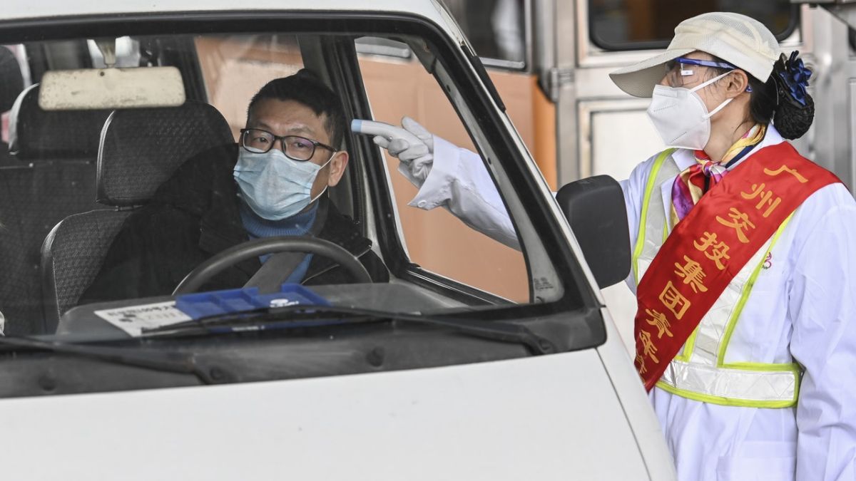 ▲廣州的檢疫人員。（圖／翻攝自《香港 01 》）