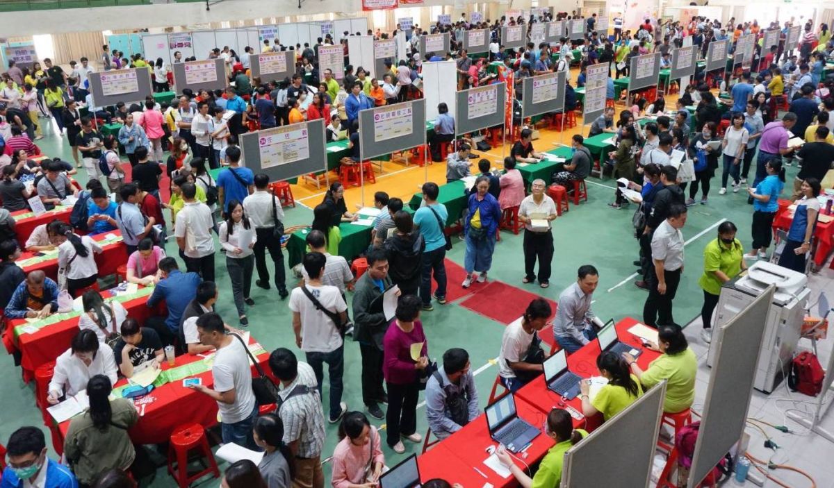 ▲主計總處公布4月薪資概況，4月全體受僱員工人數較上月驟減3.5萬人。(圖／高市府提供) 