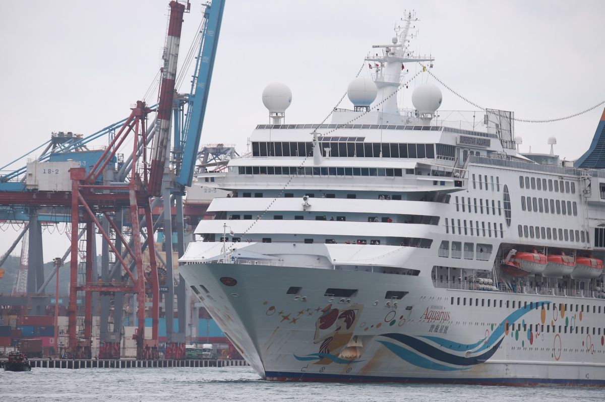 寶瓶星號停靠基隆港，全船民眾接受武漢肺炎檢疫。(圖／NOWnews影像中心)  