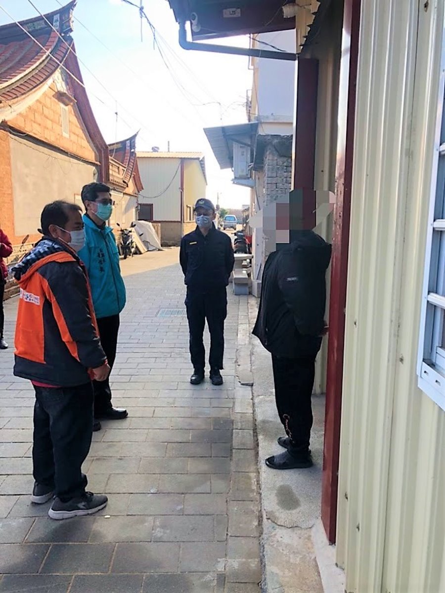 ▲金門縣副縣長黃怡凱帶隊抽訪居家檢疫防疫工作。（圖／金門縣政府提供）
