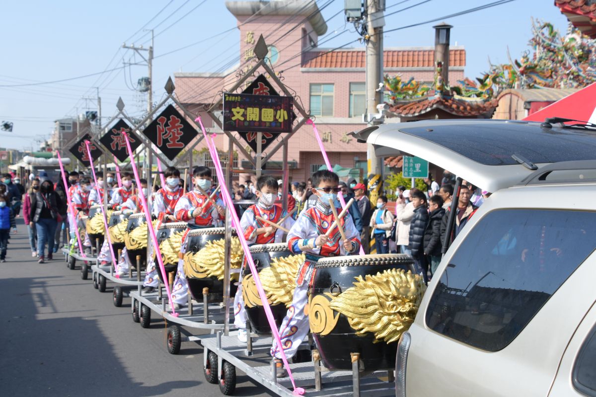 ▲鹿港鎮公所舉辦頂番踩街賞燈鬧元宵踩街活動，讓更多的鄉親能夠認識頂番婆。（圖／記者陳雅芳攝，2020.02.08）