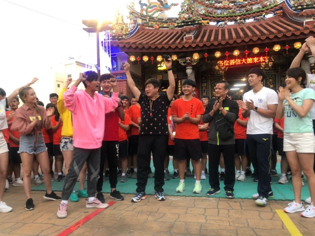 ▲《綜藝大集合》挑戰世界冠軍拔河隊。（圖／民視）
