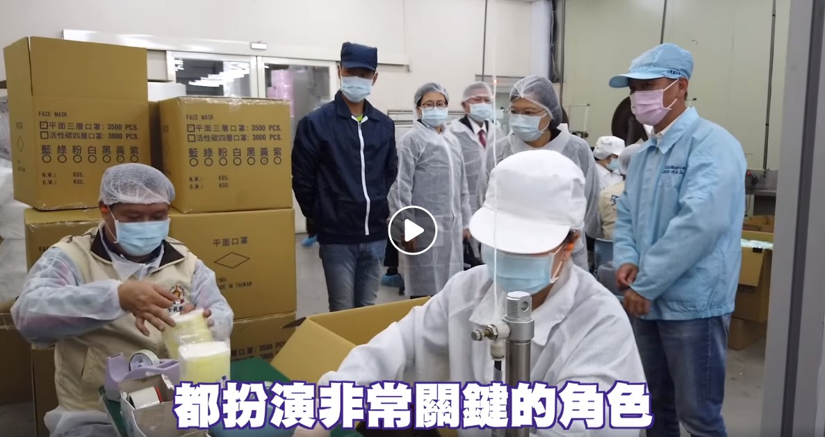 ▲蔡英文總統5日視導口罩生產廠，肯定軍民投入提高產量，強化防疫工作。（圖／翻攝自蔡英文臉書）