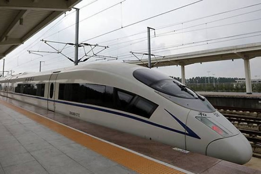 ▲中國大陸日前一名清潔人員罹患武漢肺炎，不過她在確診前已服務了 20 班高鐵列車。（示意圖／翻攝微博）