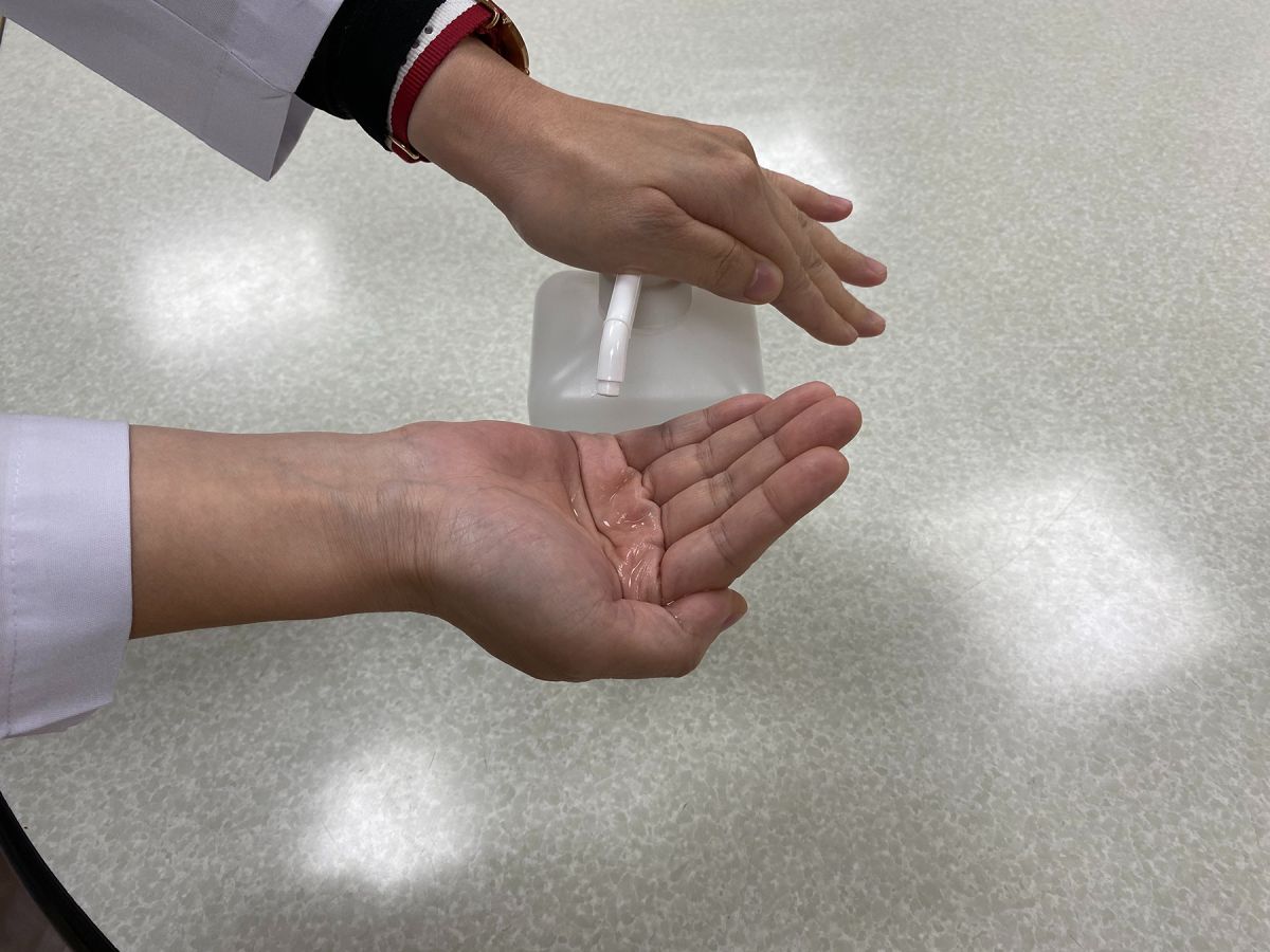 ▲醫師提醒，乾洗手不能完全取代濕洗手，且搓揉秒數要夠長才能發揮作用。（圖／彰化基督教醫院提供）