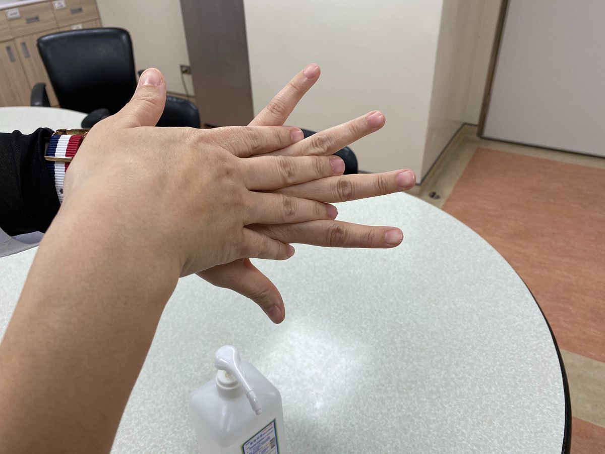 ▲彰基兒童醫院兒童感染科主任林昭仁提醒民眾，使用乾洗手要搓揉20秒才能有破壞病毒的效果。（圖／彰基醫院提供）
