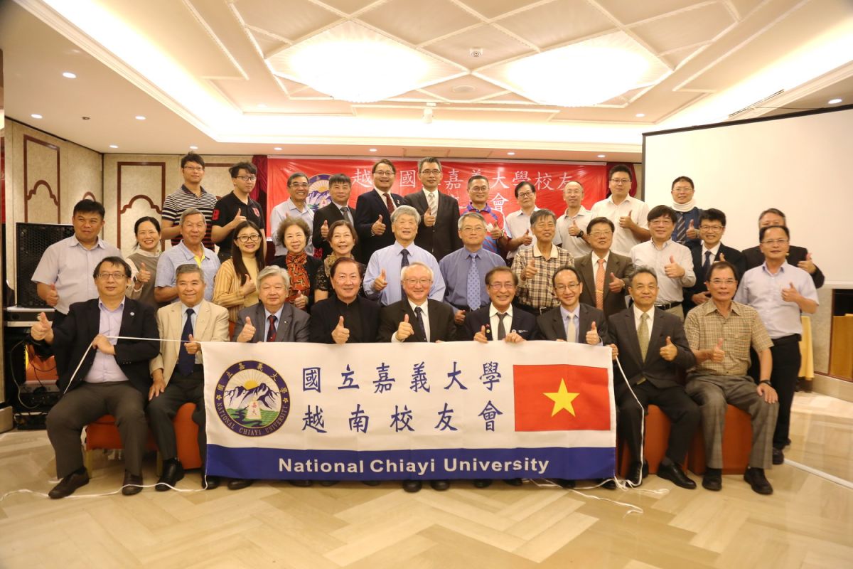 ▲國立嘉義大學越南校友會成立，並贈母校4,000個口罩協助防疫。（圖/嘉大提供，2020.02.11）