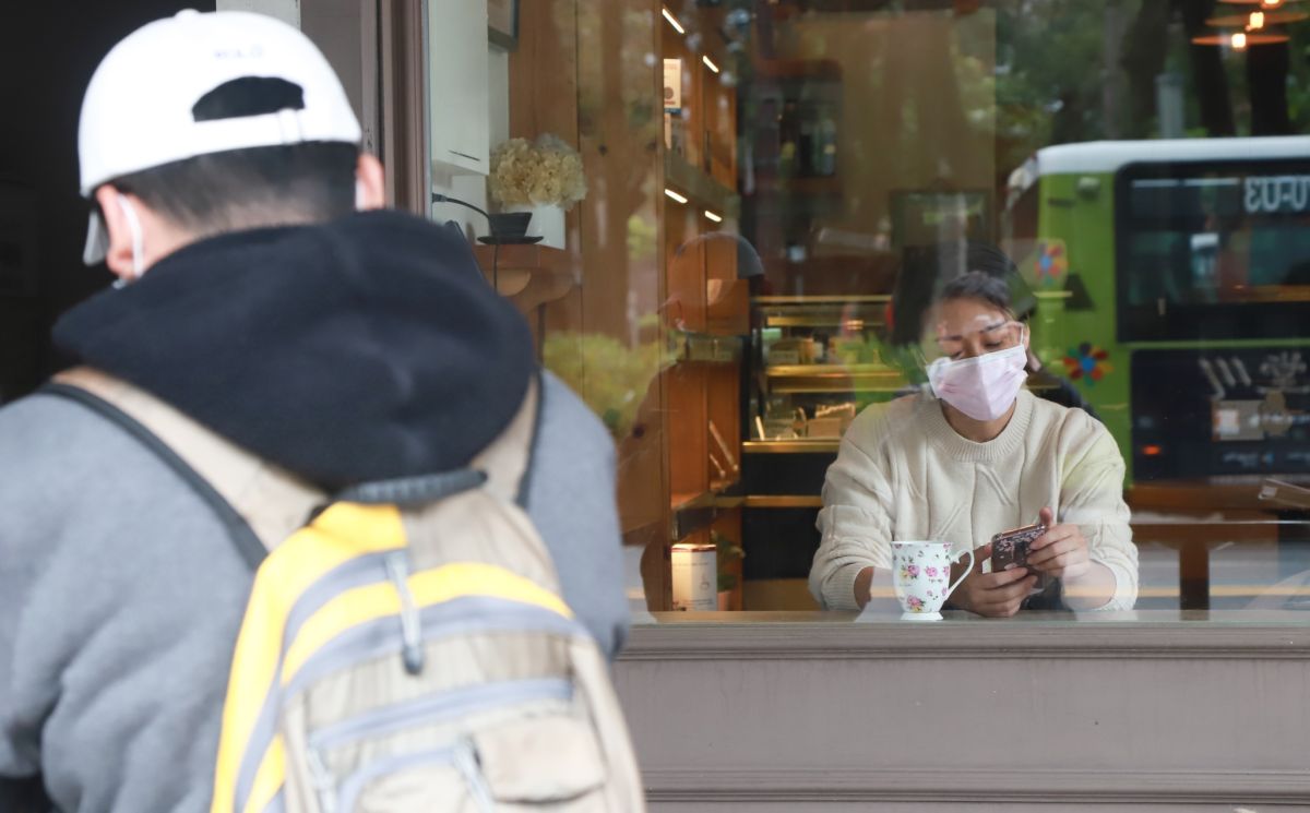 ▲武漢肺炎防疫配圖（口罩、量體溫）。（圖／記者葉政勳攝）